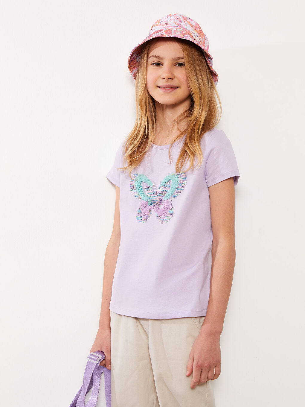 تيشيرت للبنات بياقة دائرية وكم قصير ومطرز بالترتر-1