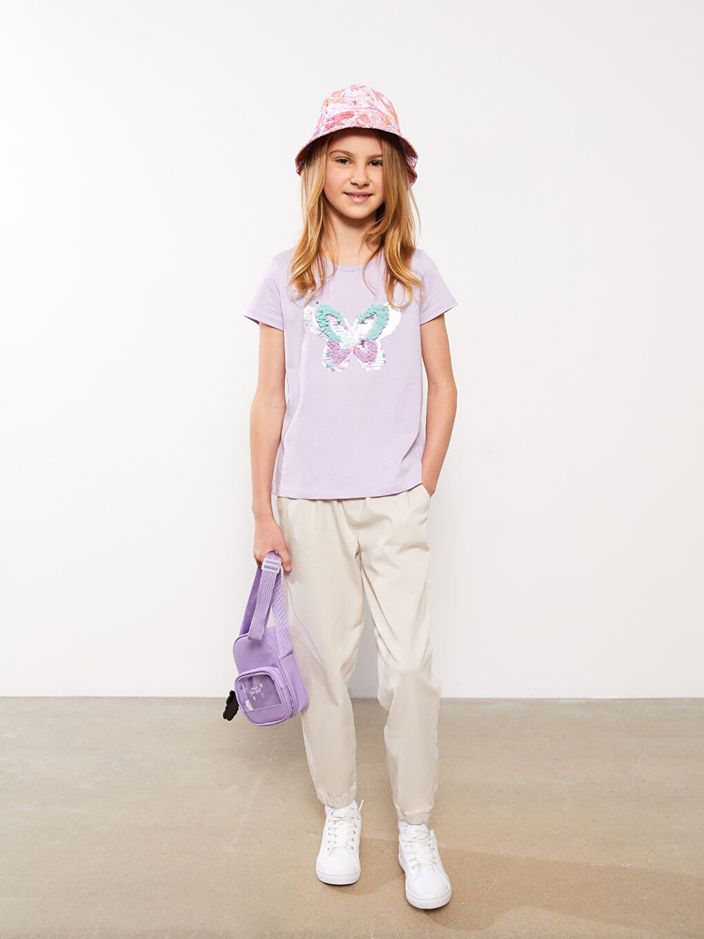 تيشيرت للبنات بياقة دائرية وكم قصير ومطرز بالترتر-2