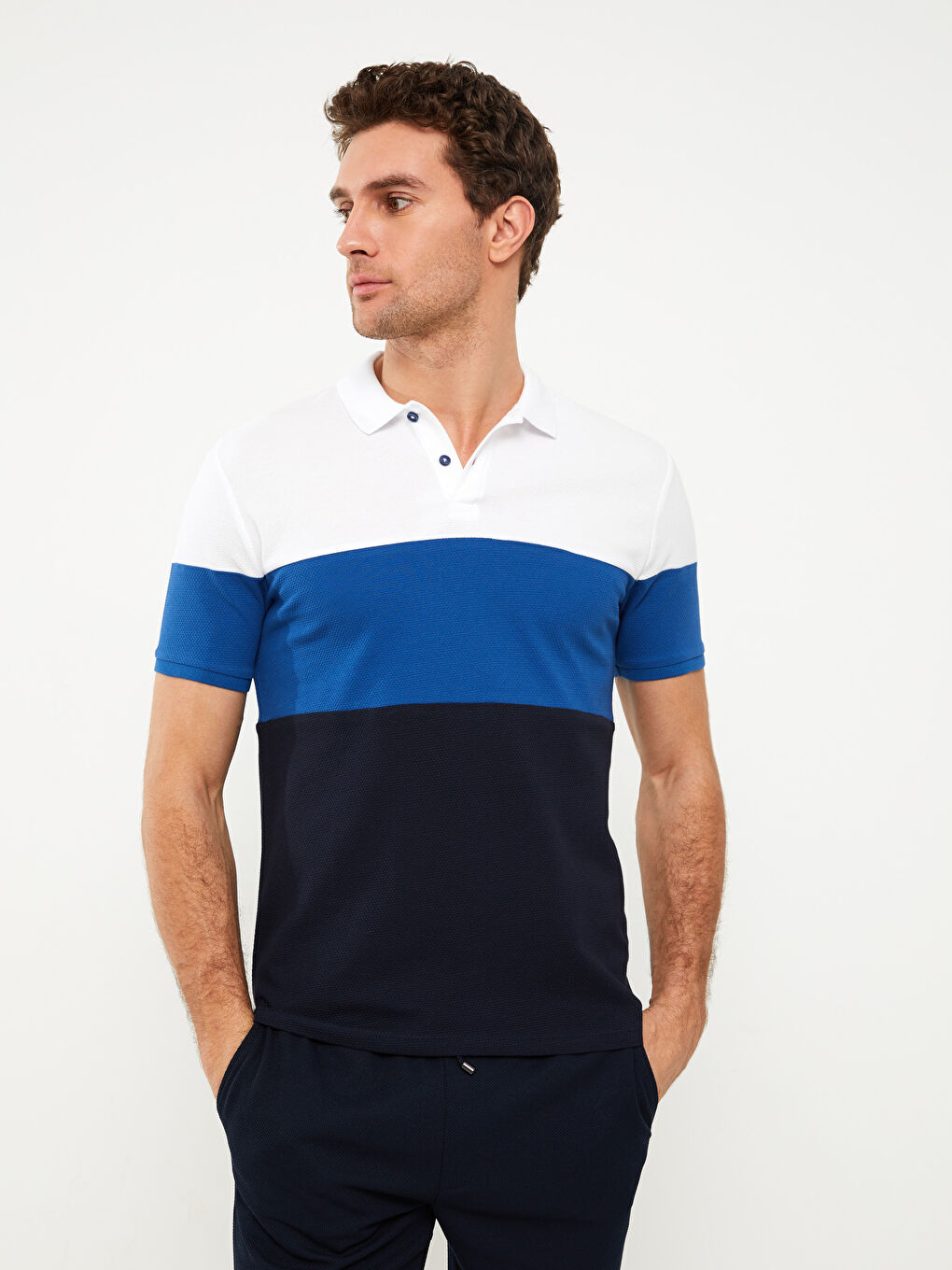 Футболка Мужская с Воротником Поло, Коротким Рукавом и Цветовым Блоком из Пике-1