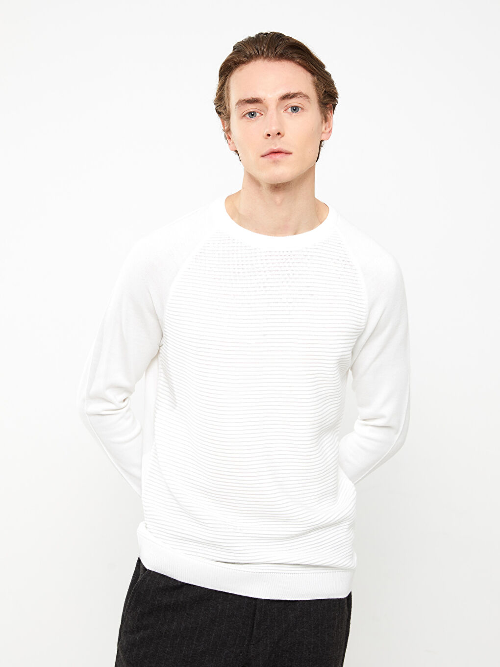 Ерлерге арналған трикотаж ұзын жеңді дөңгелек жағалы жемпір