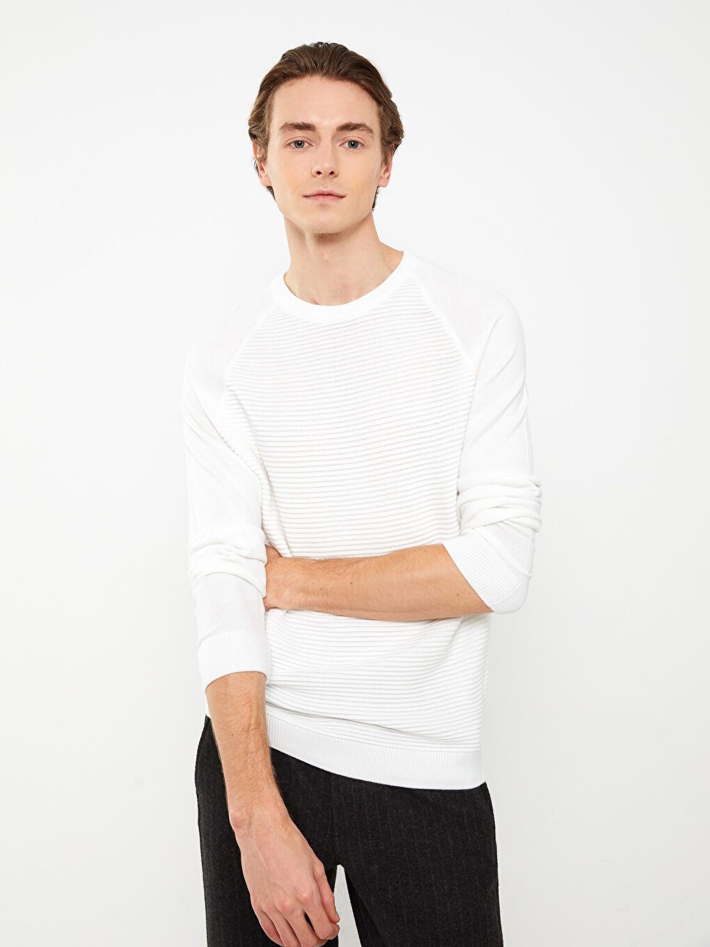 Ерлерге арналған трикотаж ұзын жеңді дөңгелек жағалы жемпір-1