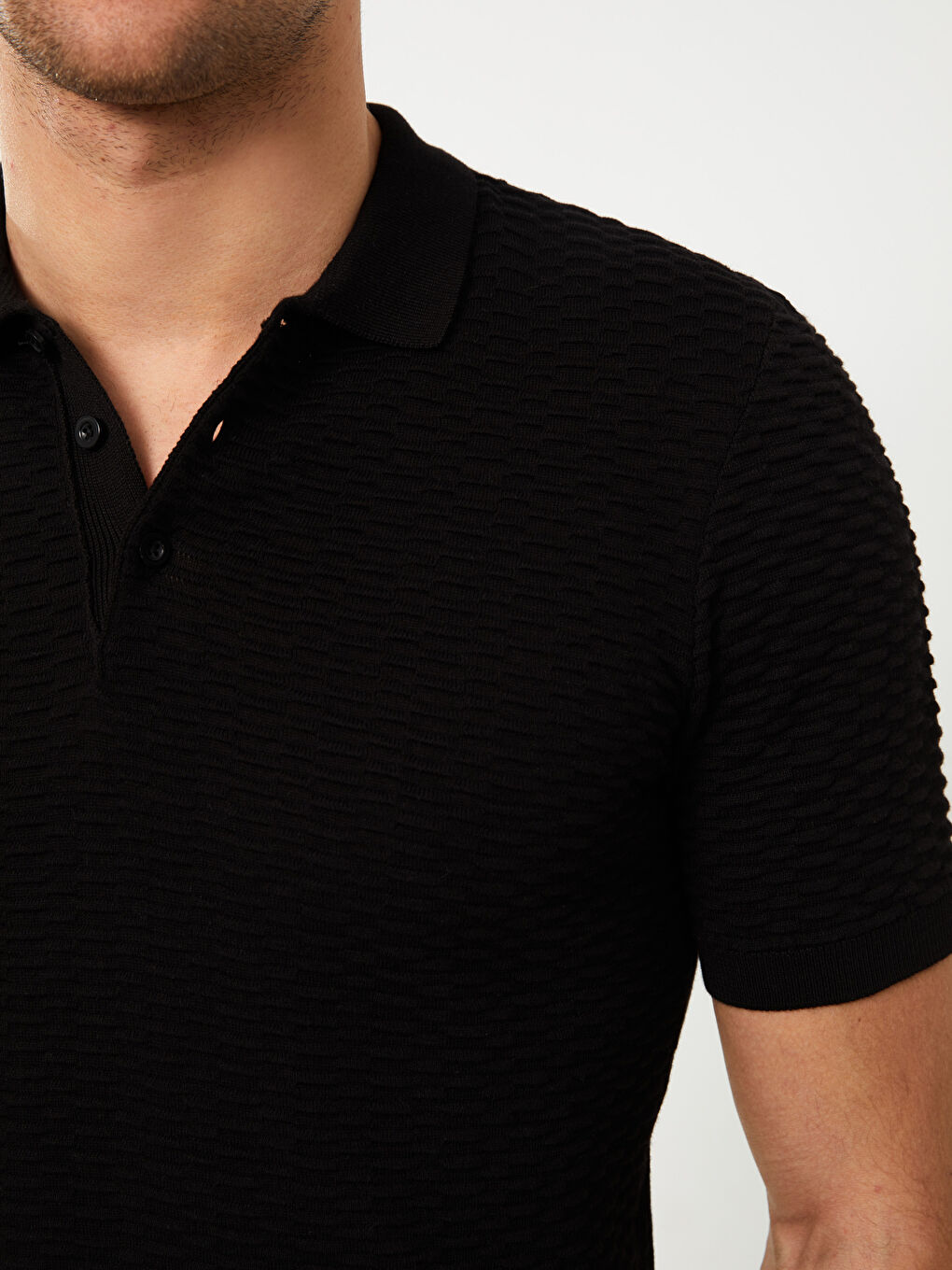 Мужской трикотажный свитер с короткими рукавами и воротником-поло-3