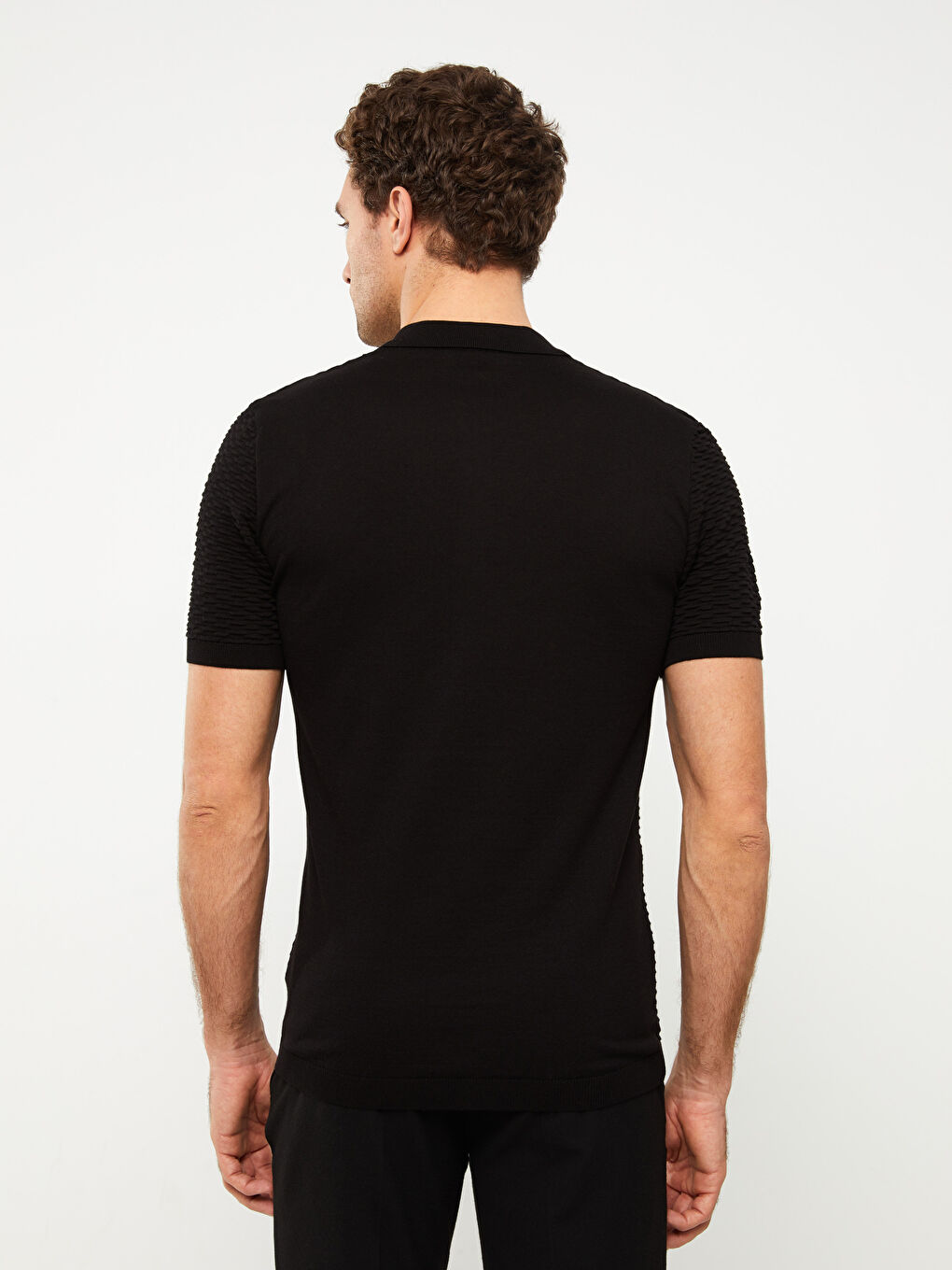 Мужской трикотажный свитер с короткими рукавами и воротником-поло-4