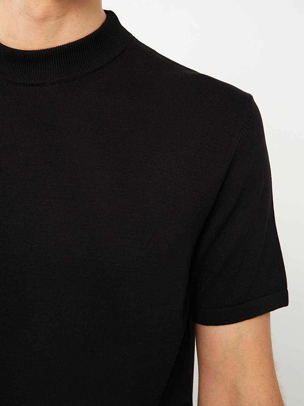 Свитер из трикотажа с коротким рукавом и стоячим воротником для мужчин-3