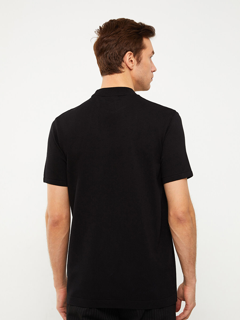 Свитер из трикотажа с коротким рукавом и стоячим воротником для мужчин-4