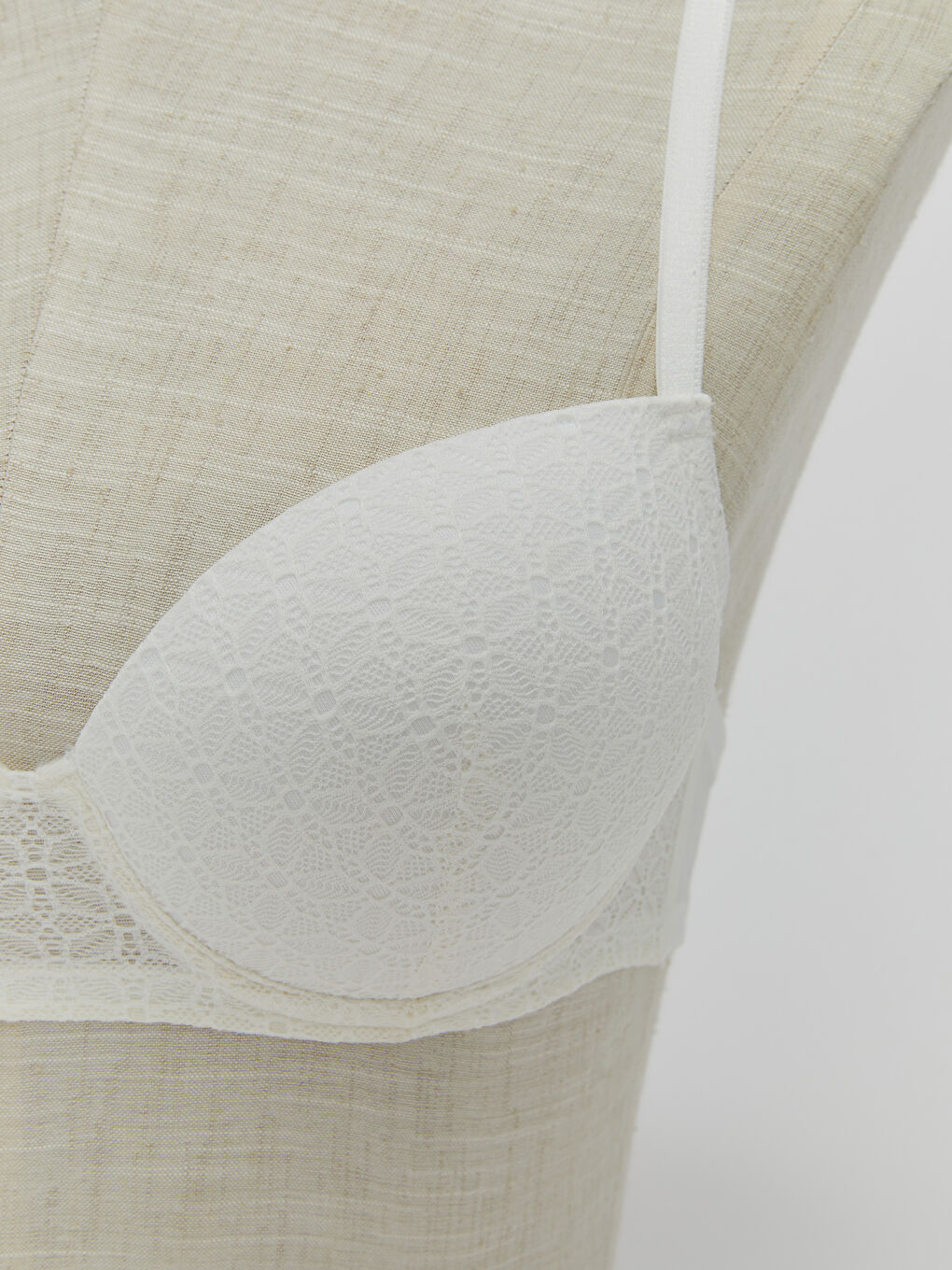 Бюстгальтер-футболка с косточками, слегка уплотнённый, кружевной-2