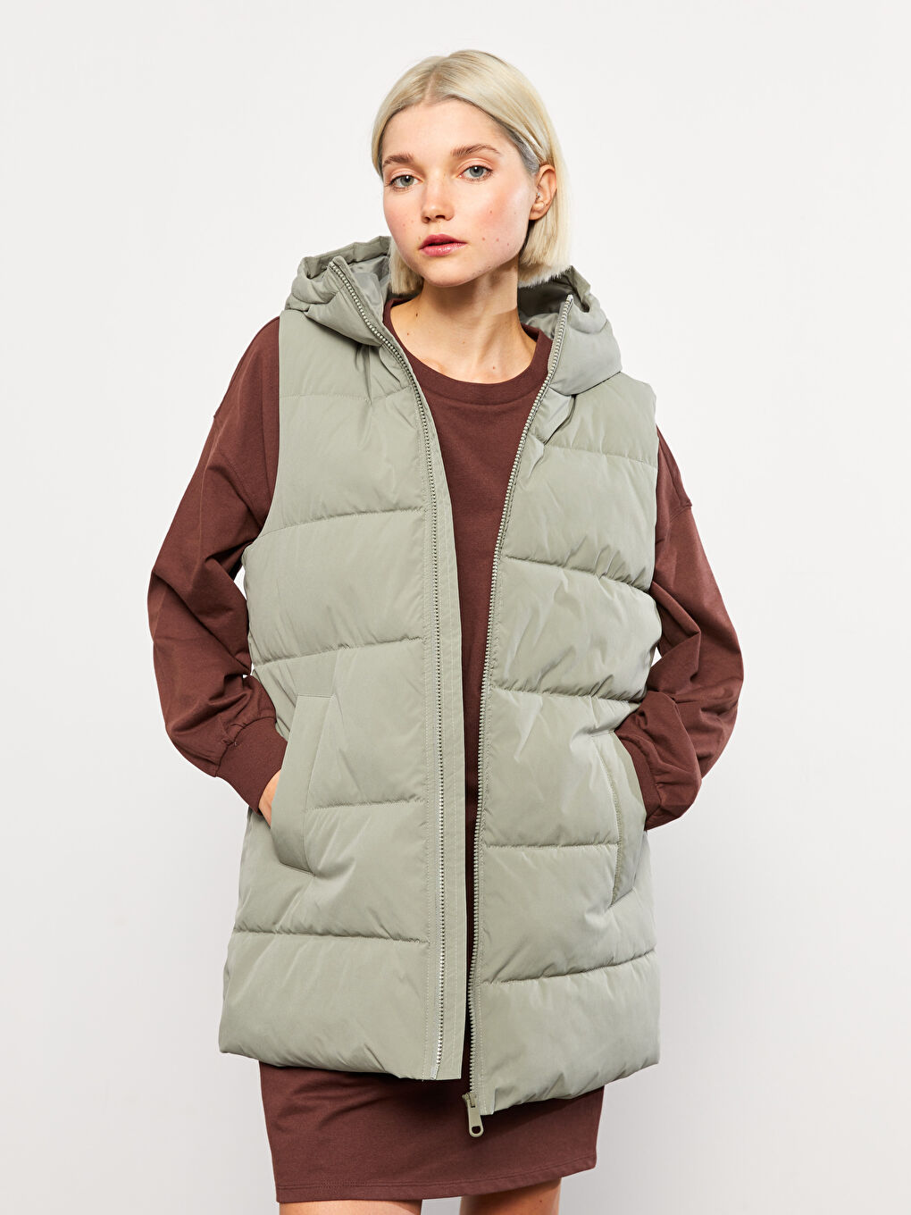 Yeşil Kadın Kapüşonlu Düz Şişme Yelek-1