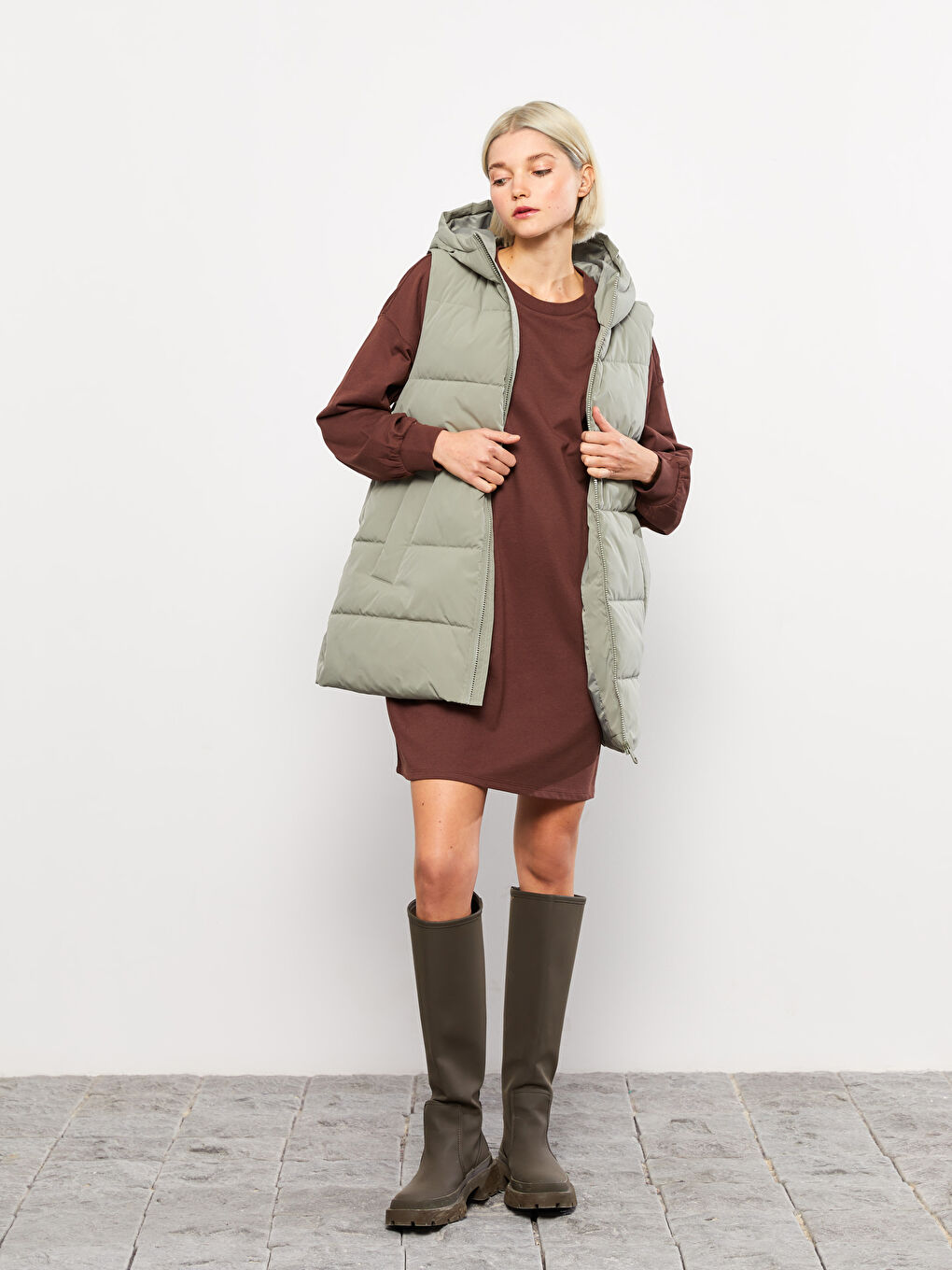 Yeşil Kadın Kapüşonlu Düz Şişme Yelek-2