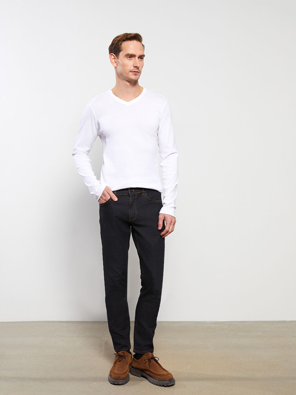 Beyaz V Yaka Uzun Kollu Penye Erkek Tişört-2