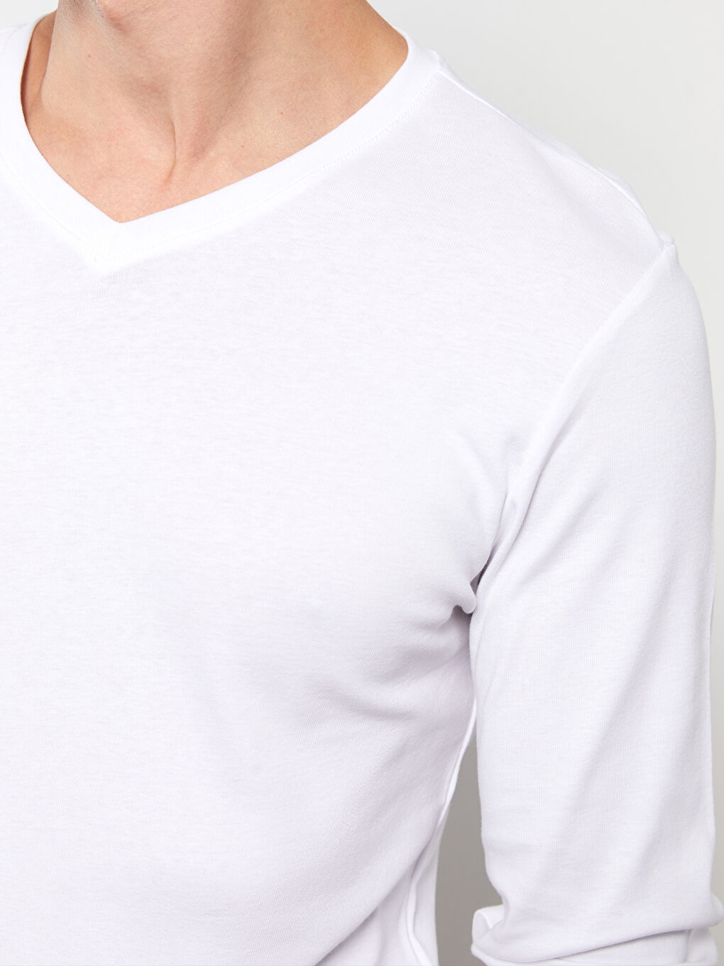 Beyaz V Yaka Uzun Kollu Penye Erkek Tişört-3