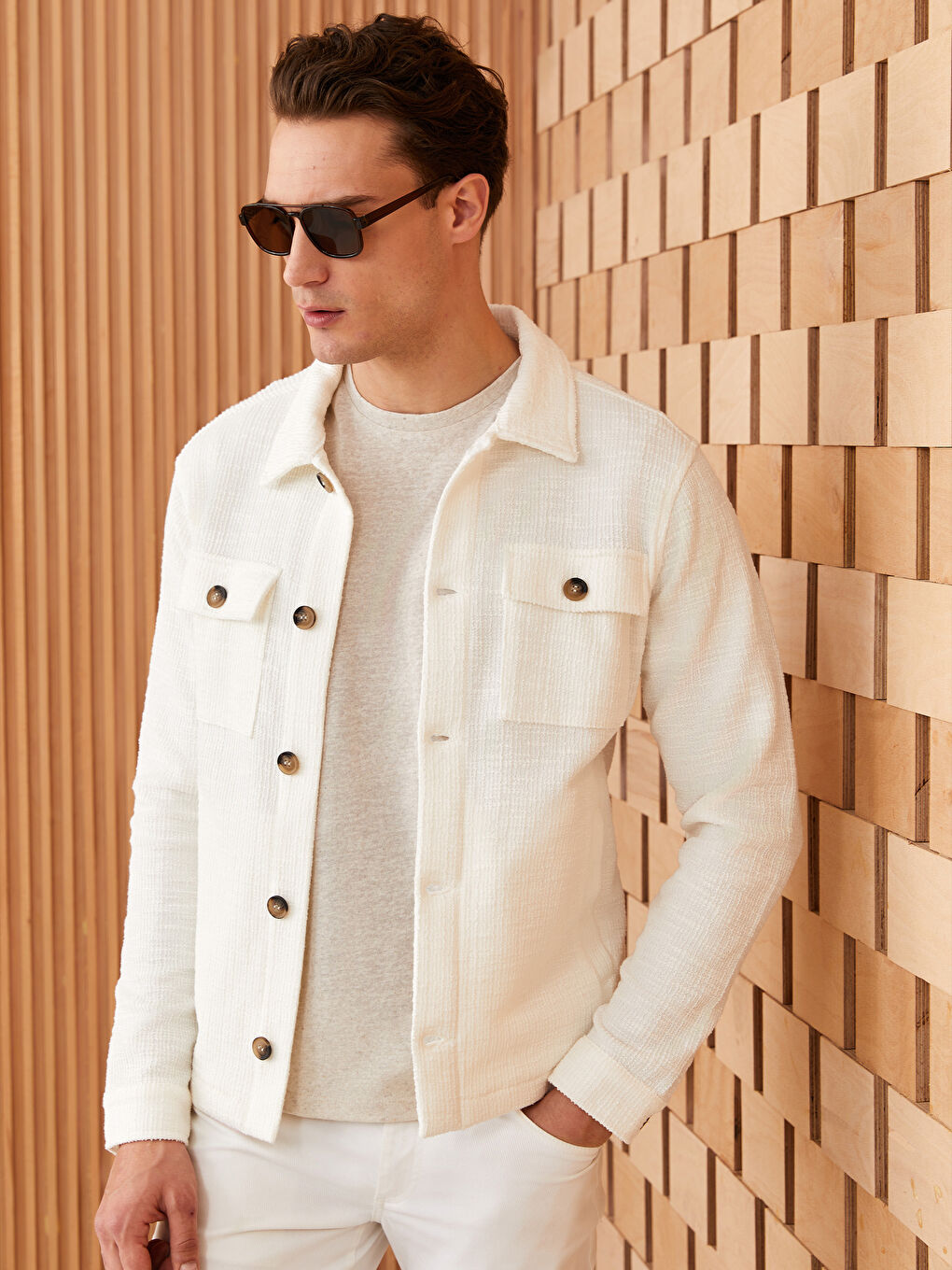 Пальто для мужчин с отложным воротником, облегающего кроя