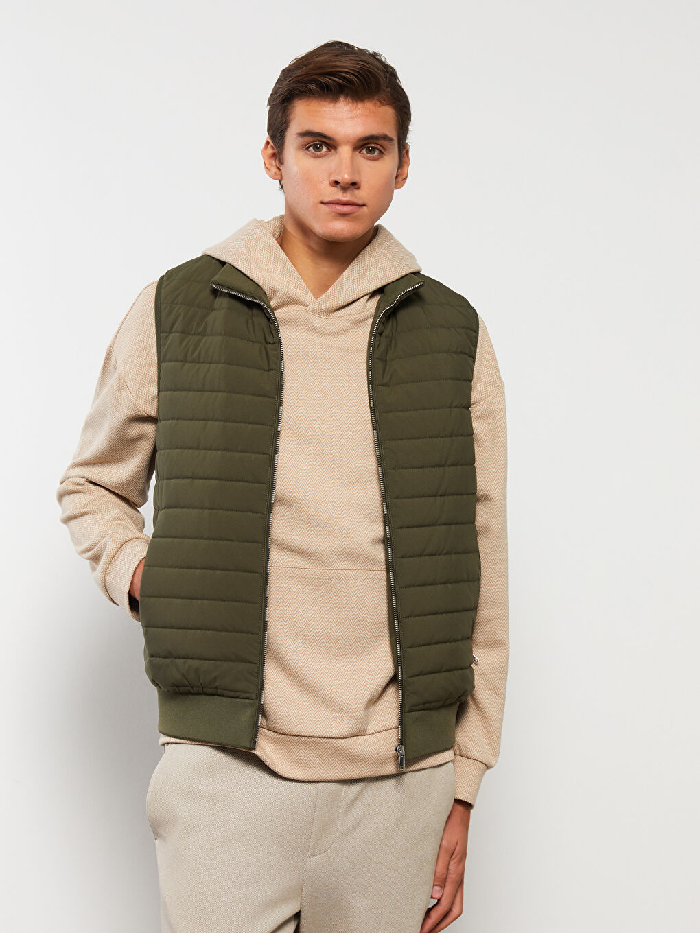 Жилет Мужской Приталенный С Воротником-Трубой