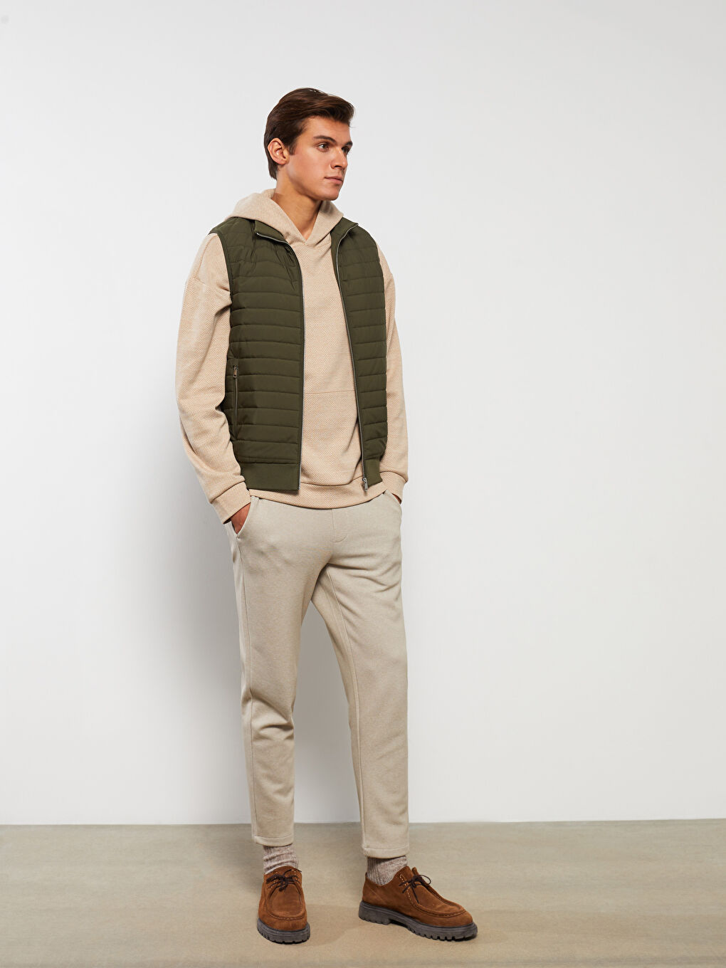 Жилет Мужской Приталенный С Воротником-Трубой-2