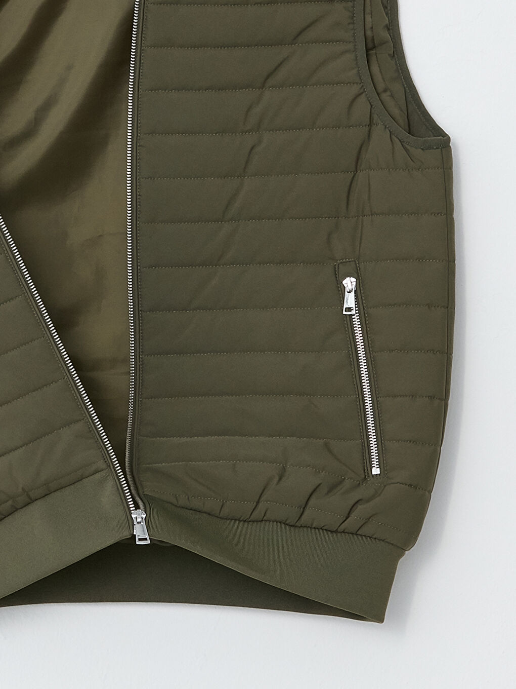 Жилет Мужской Приталенный С Воротником-Трубой-7