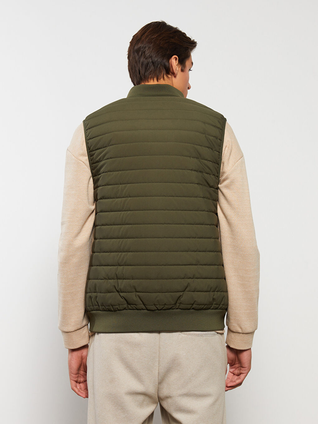 Жилет Мужской Приталенный С Воротником-Трубой-4