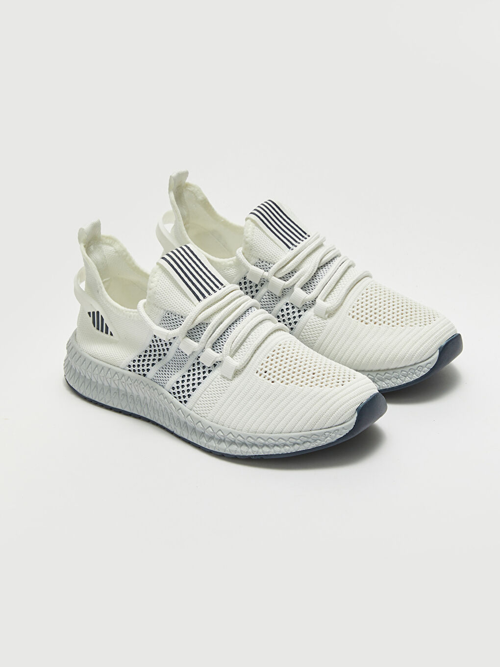 Beyaz Bağcıklı Erkek Spor Ayakkabı