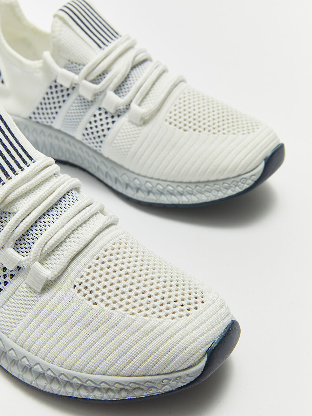 Beyaz Bağcıklı Erkek Spor Ayakkabı-2