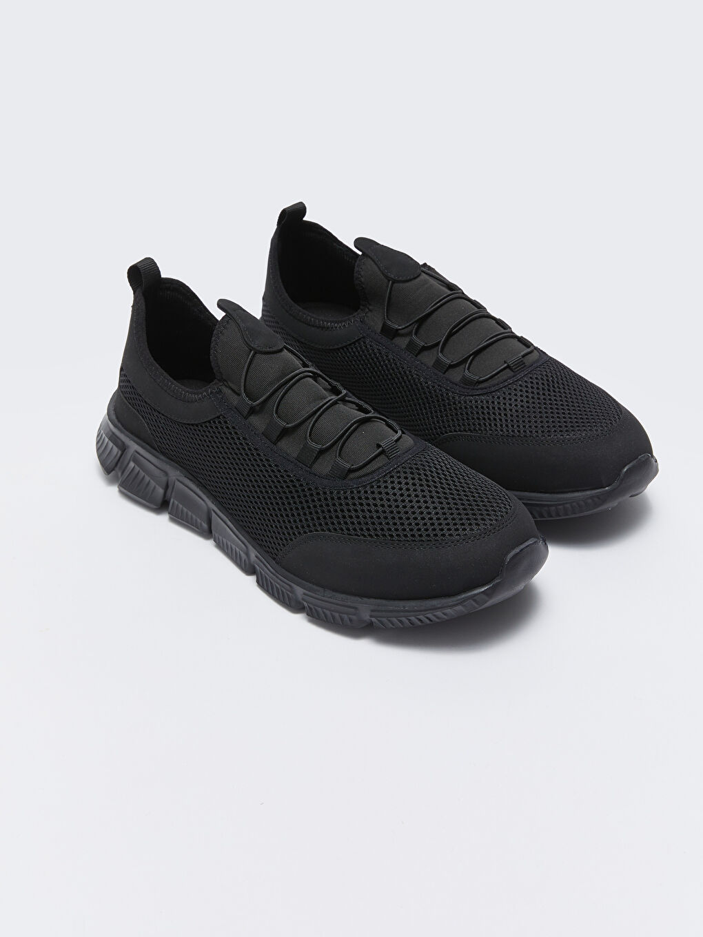 Siyah Bağcıklı File Detaylı Erkek Spor Ayakkabı