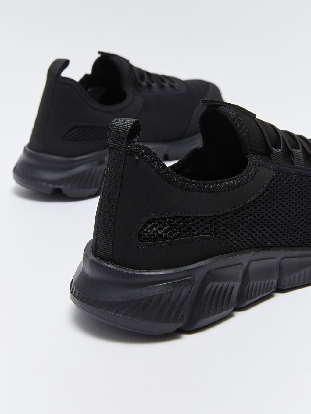 Siyah Bağcıklı File Detaylı Erkek Spor Ayakkabı-4