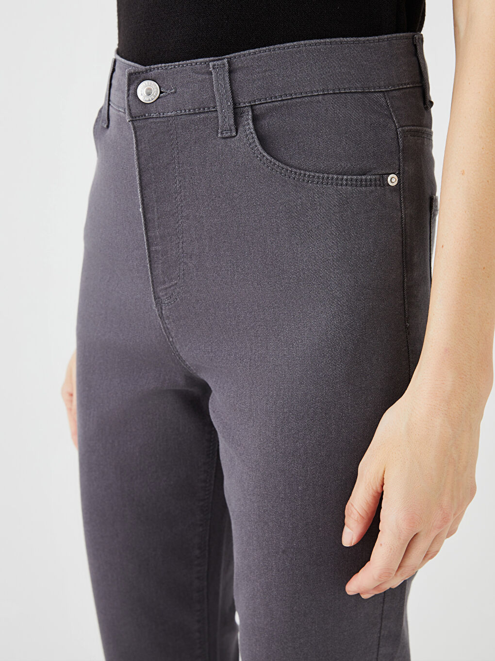 جينز وسط عالي بقصة رفيعة للسيدات-2