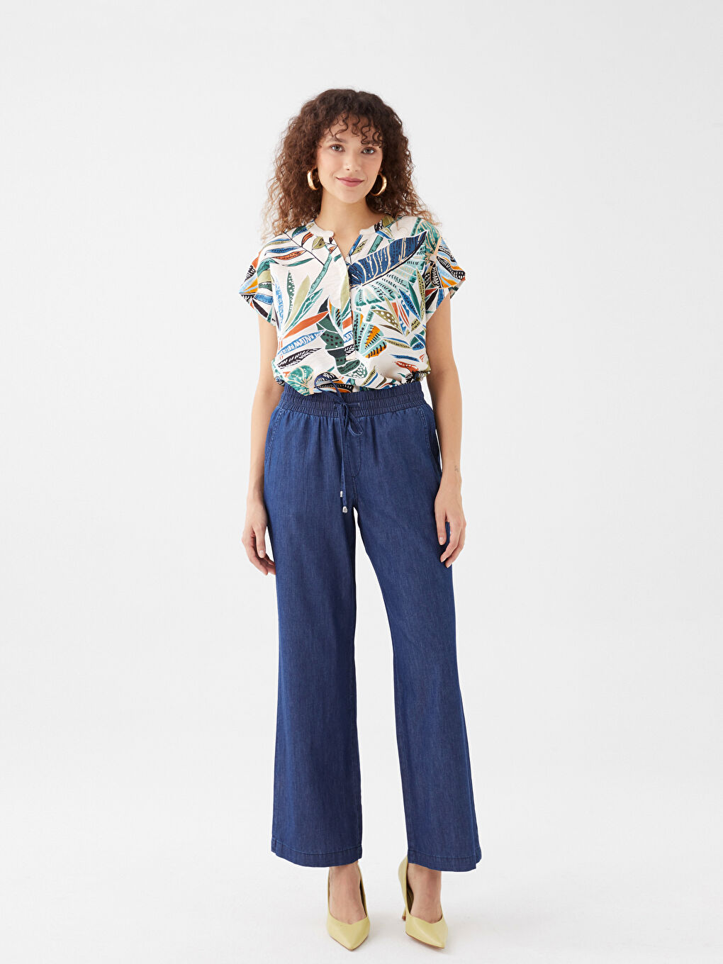 Elastic Waist Regular Fit Women's Jeans