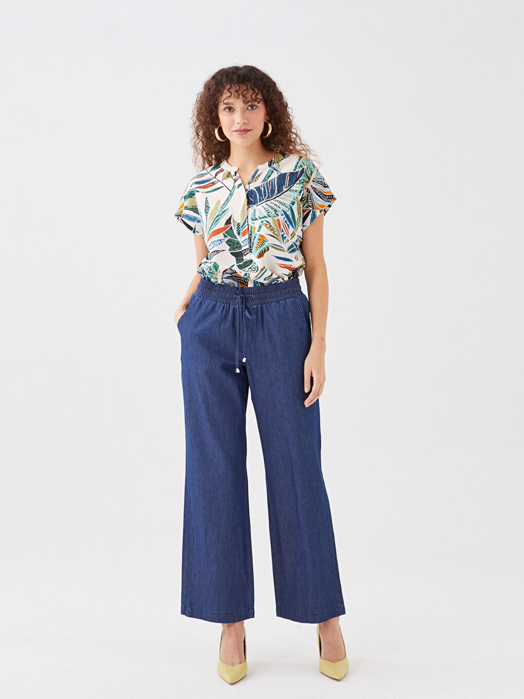 Elastic Waist Regular Fit Women's Jeans-1