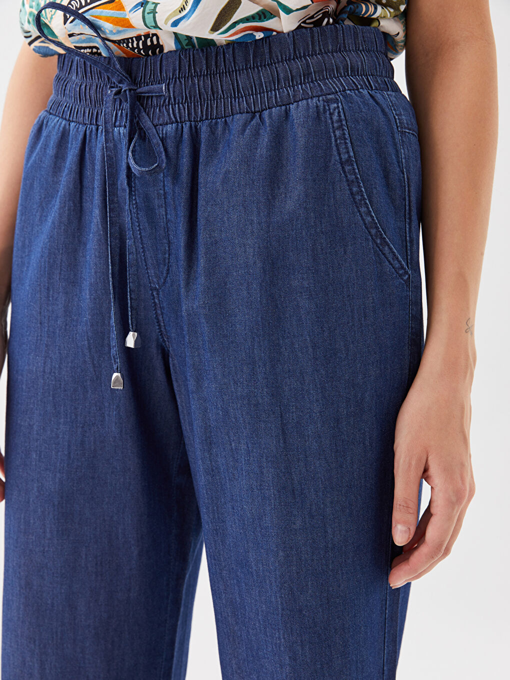 Elastic Waist Regular Fit Women's Jeans-3