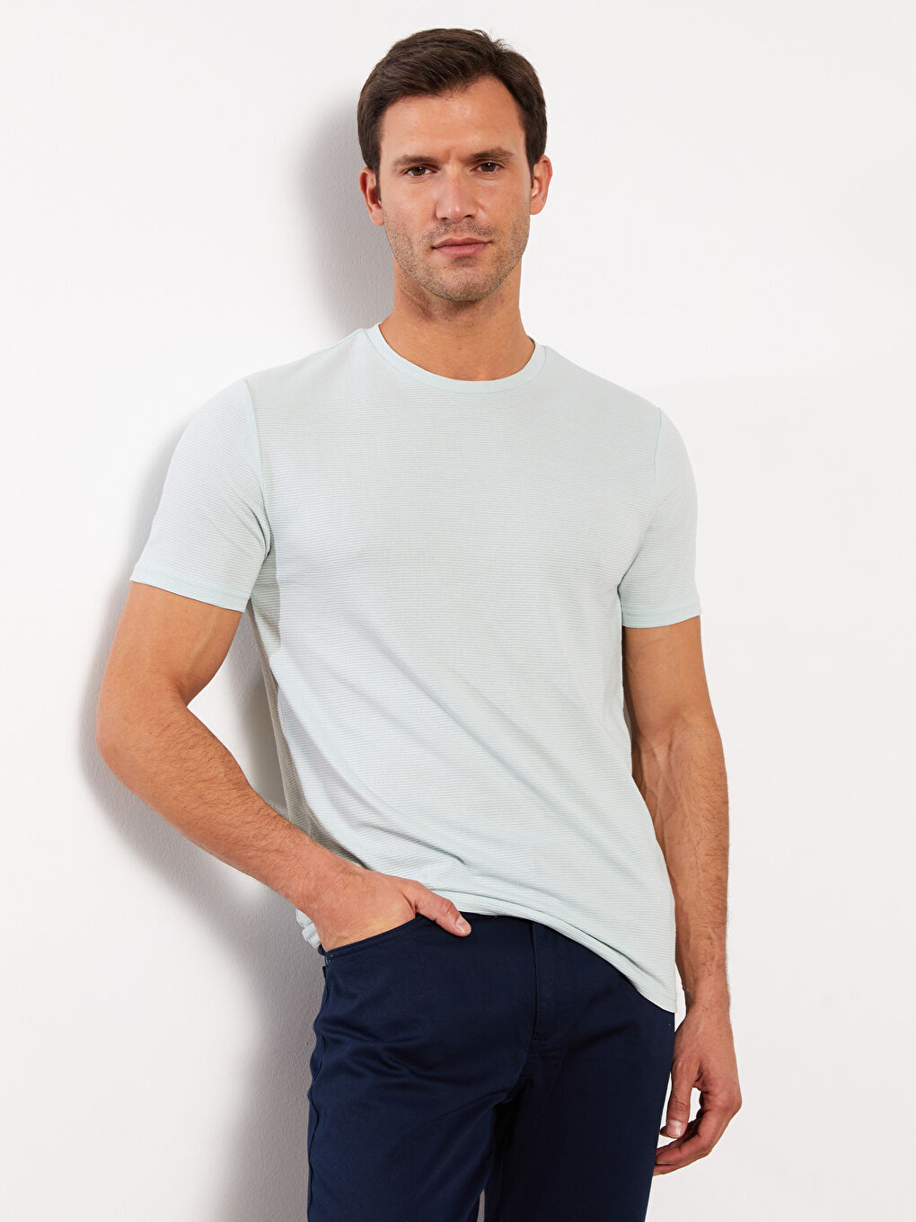 Мужская футболка с круглым вырезом и короткими рукавами