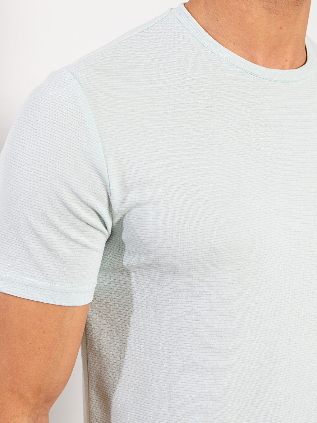 Мужская футболка с круглым вырезом и короткими рукавами-3