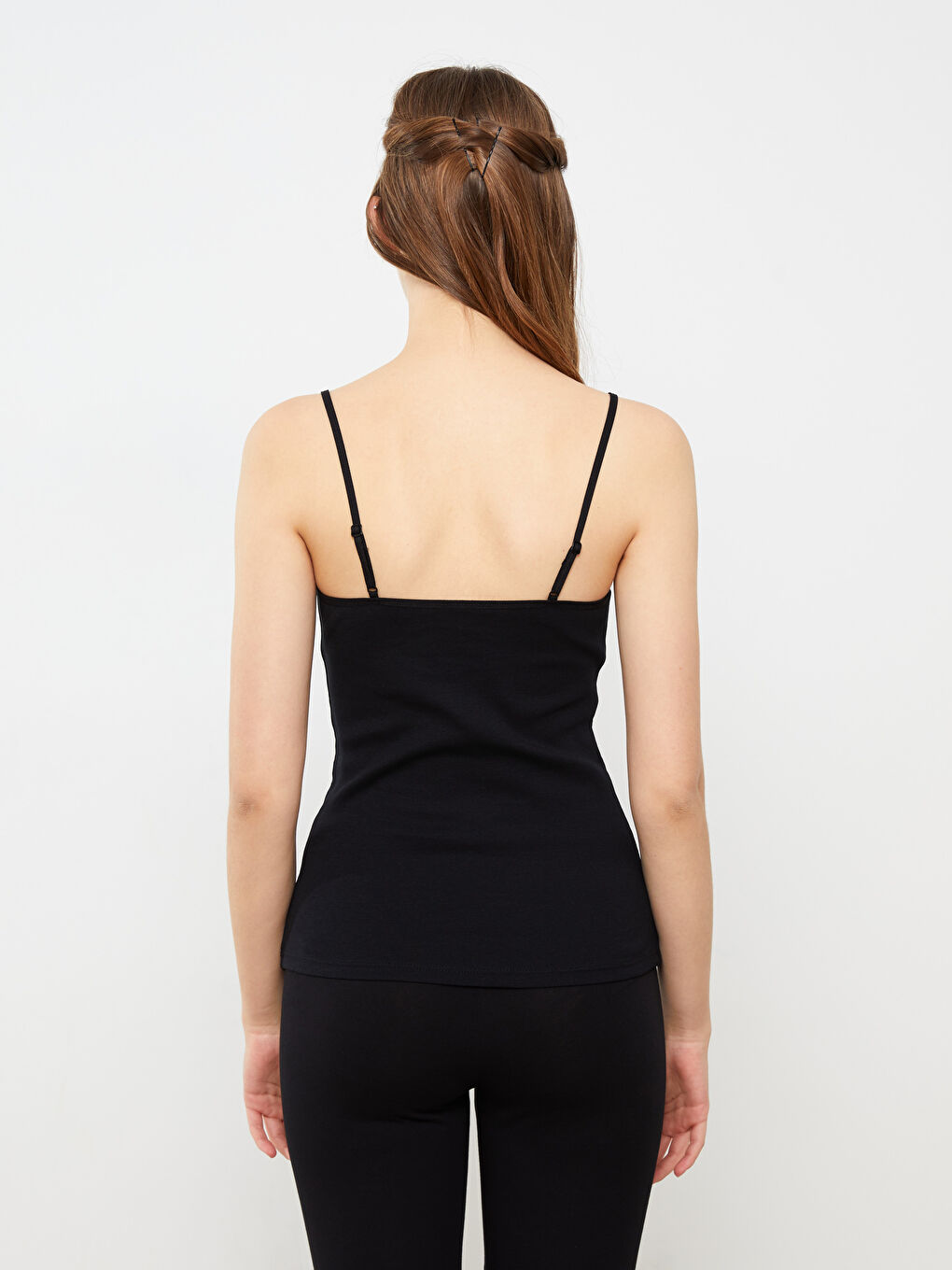 Siyah U Yaka Düz İp Askılı Kadın Atlet-4