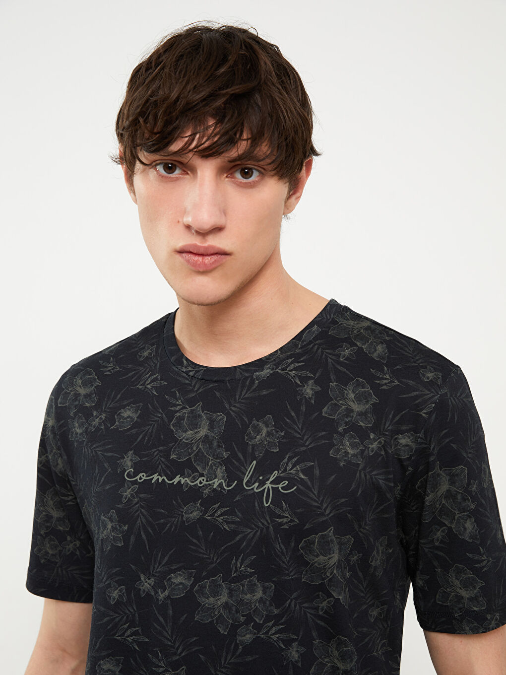 Siyah Bisiklet Yaka Kısa Kollu Desenli Penye Erkek Tişört