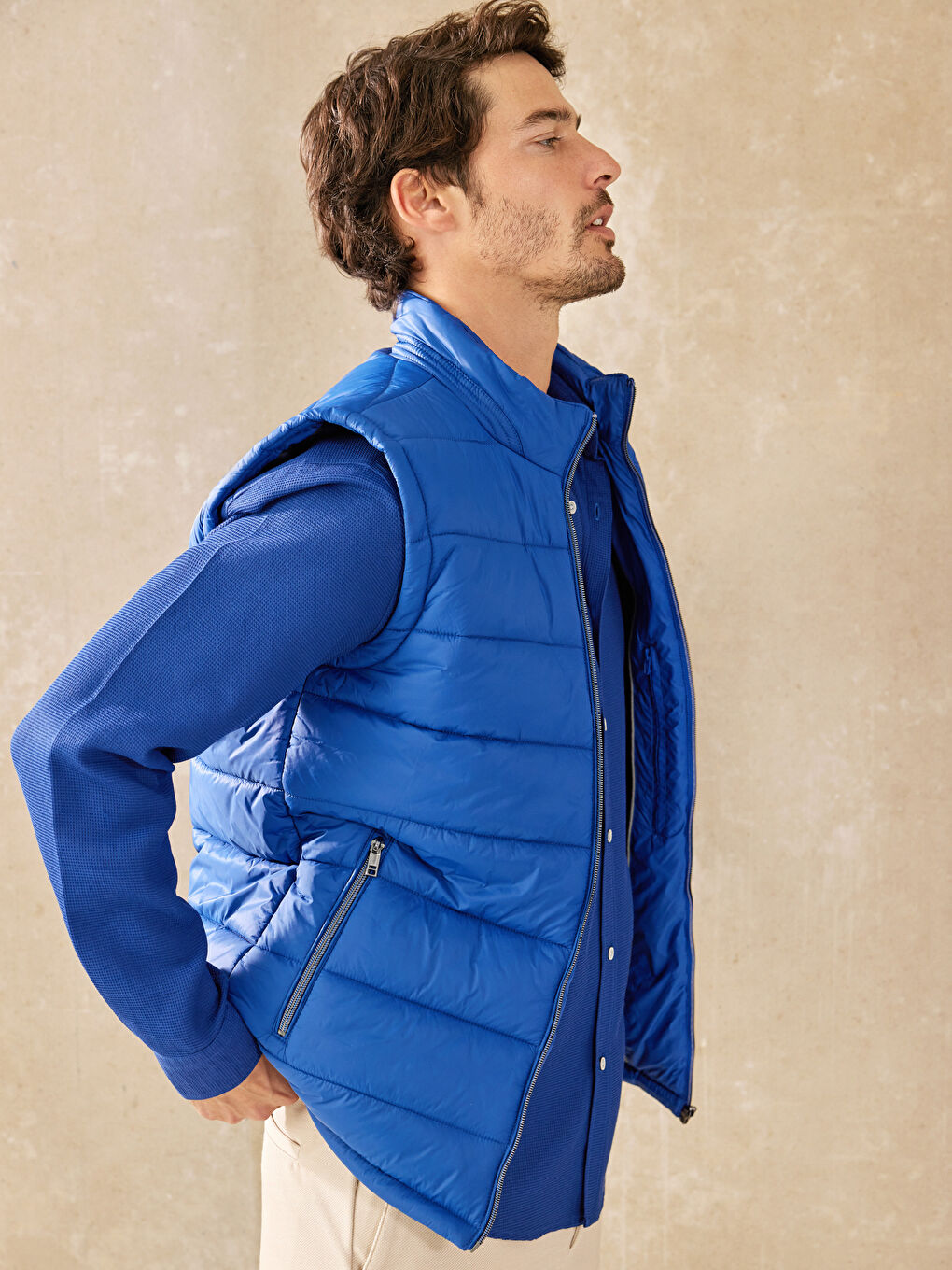 Vestă matlasată Slim Fit cu guler tip pâlnie pentru bărbați