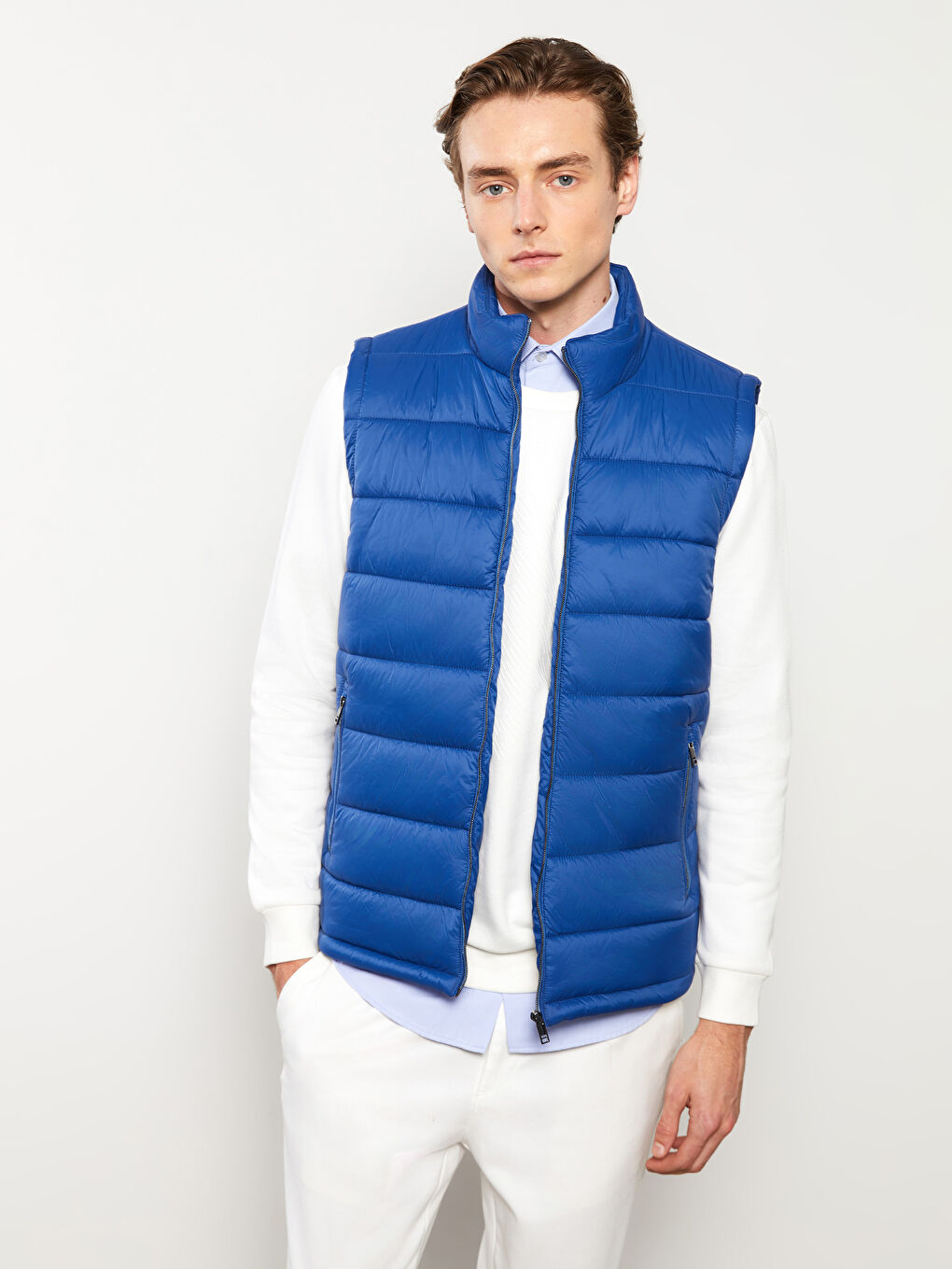 Vestă matlasată Slim Fit cu guler tip pâlnie pentru bărbați-1