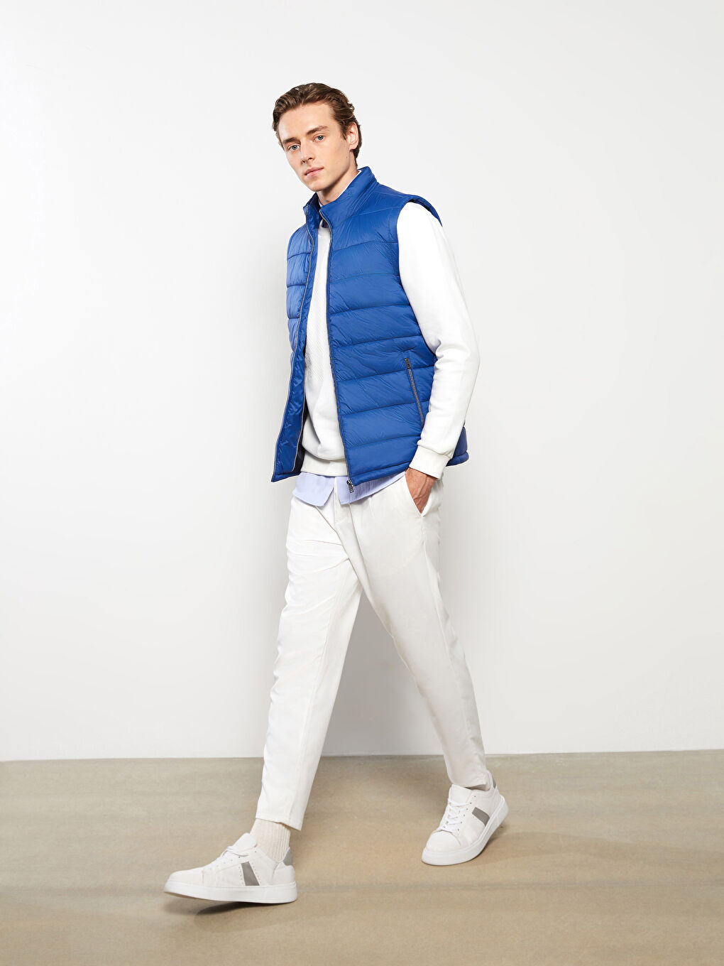 Vestă matlasată Slim Fit cu guler tip pâlnie pentru bărbați-2