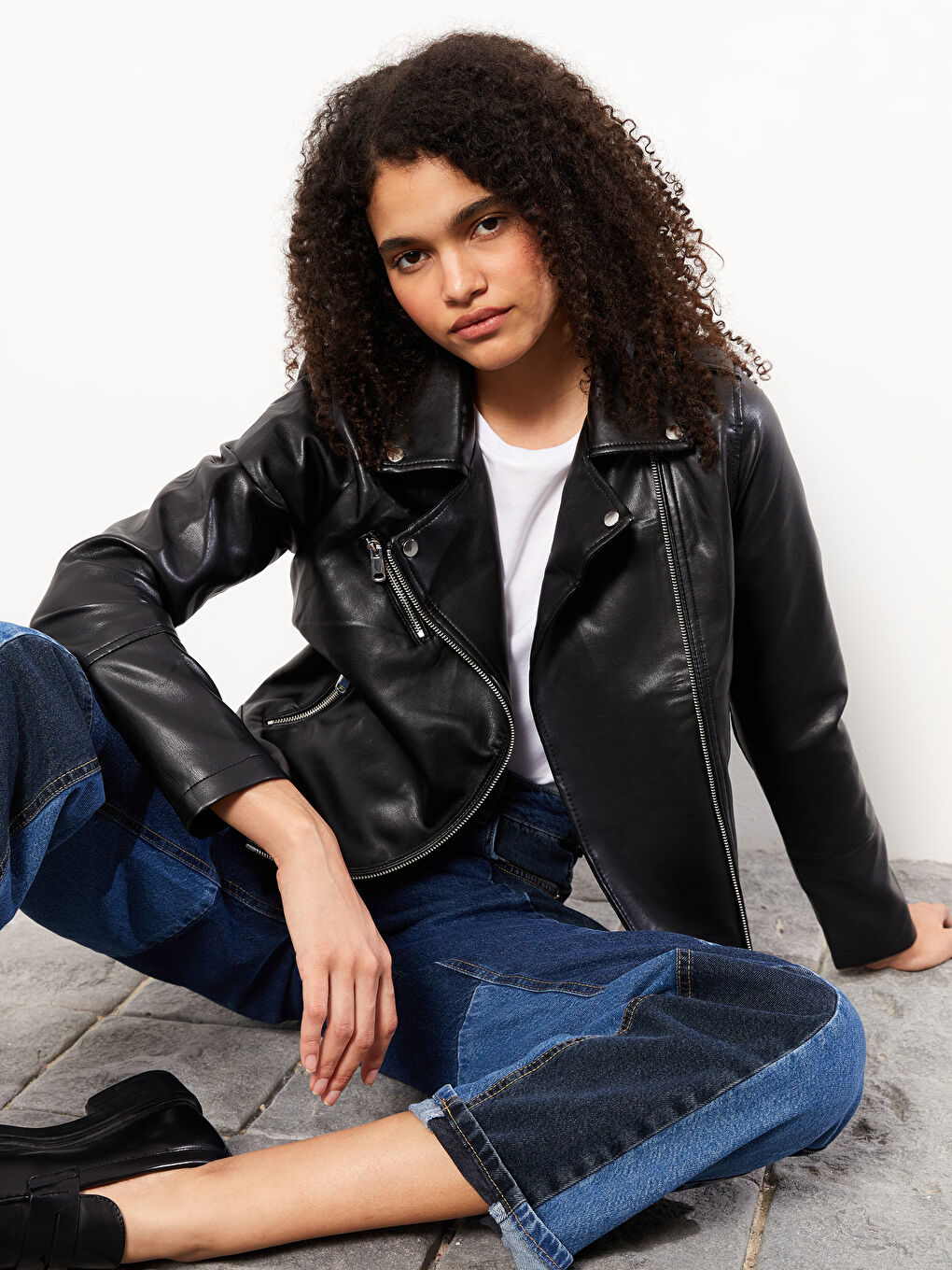 Siyah Kadın Biker Yaka Düz Deri Görünümlü Mont