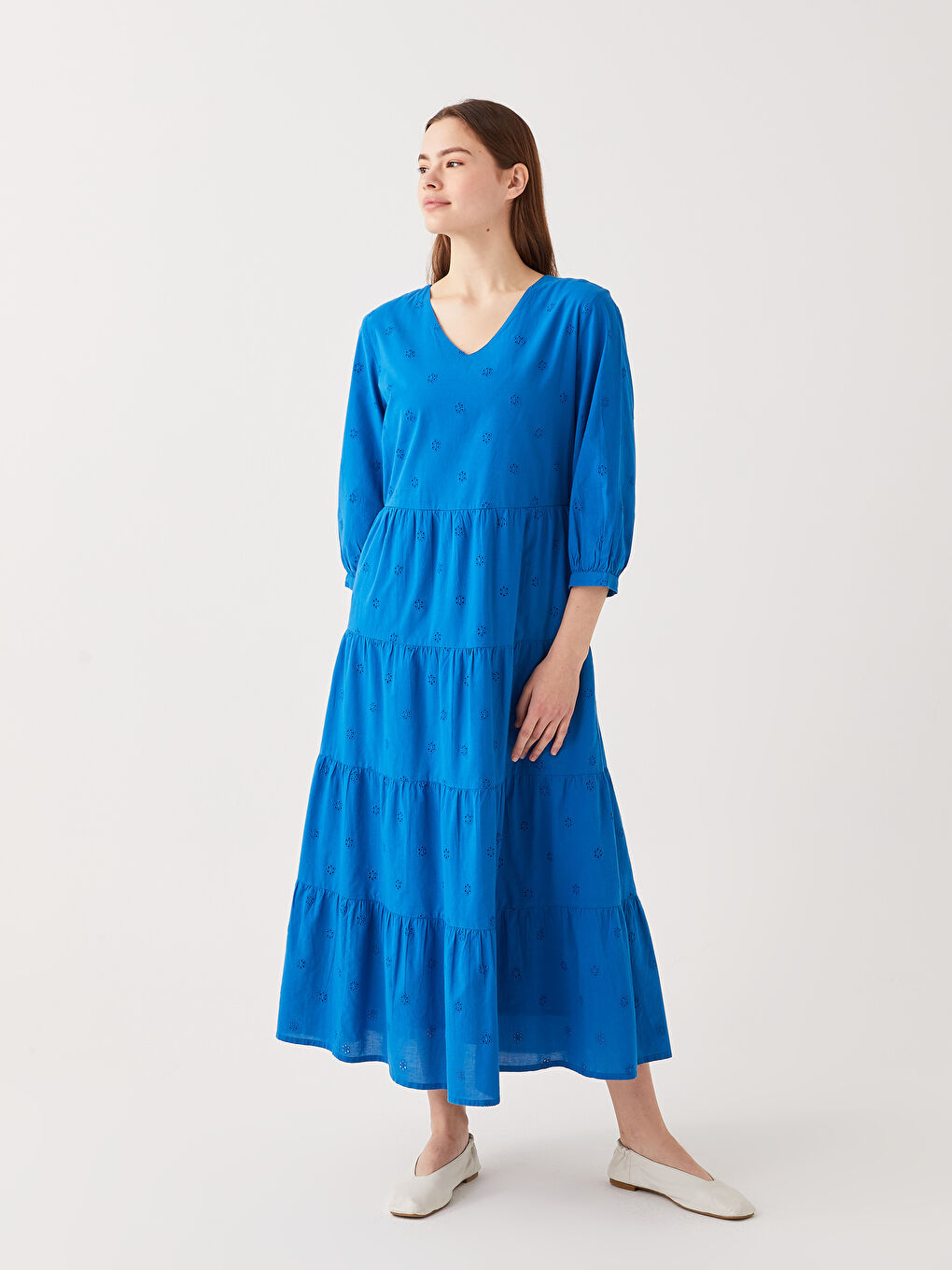 فستان نسائي بياقة على شكل حرف V وكم طويل