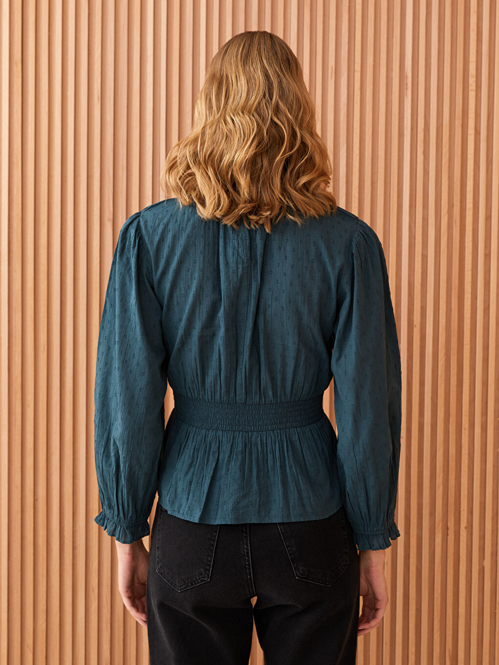 بلوزة حريمي بأكمام طويلة مطرزة وياقة واقفة مكشكشة-4