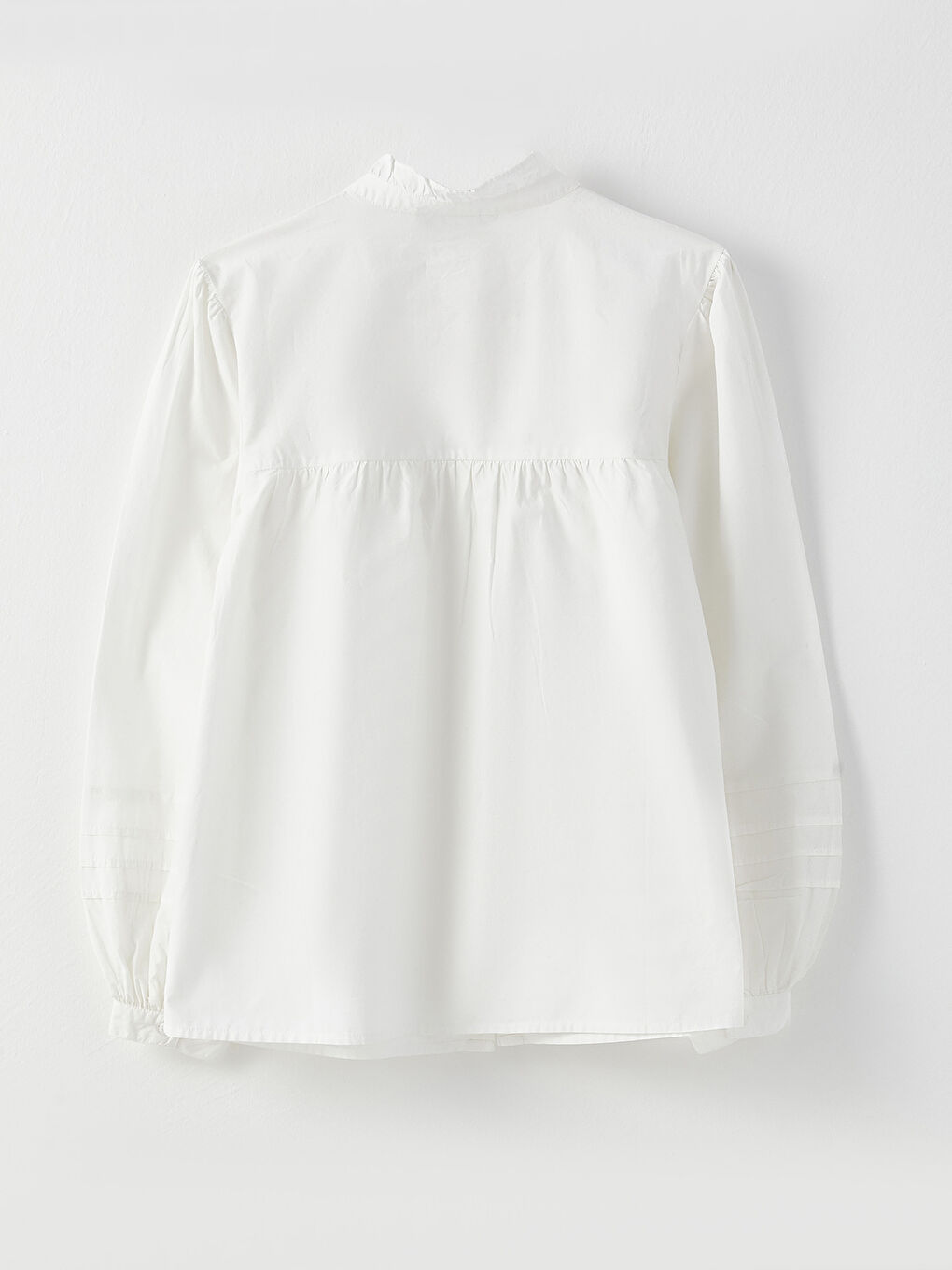 Beyaz Fırfırlı Dik Yaka Nakışlı Uzun Kollu Kadın Gömlek-8