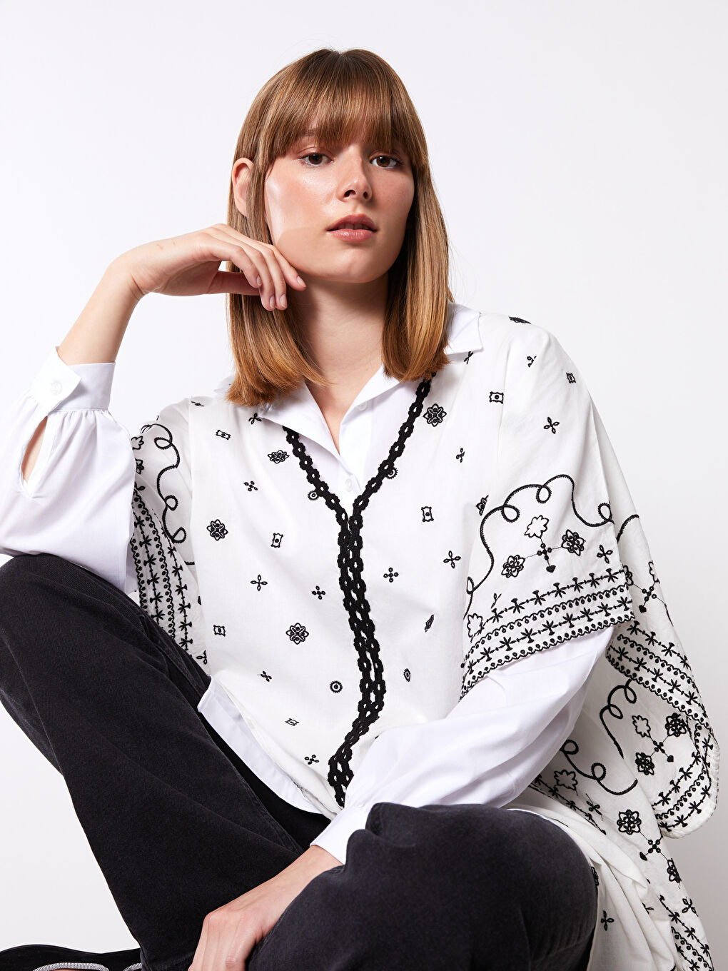 LCW Modest V-Ausschnitt Bestickte Kurzarm Oversize Tunika für Damen -S31705Z8-SJQ