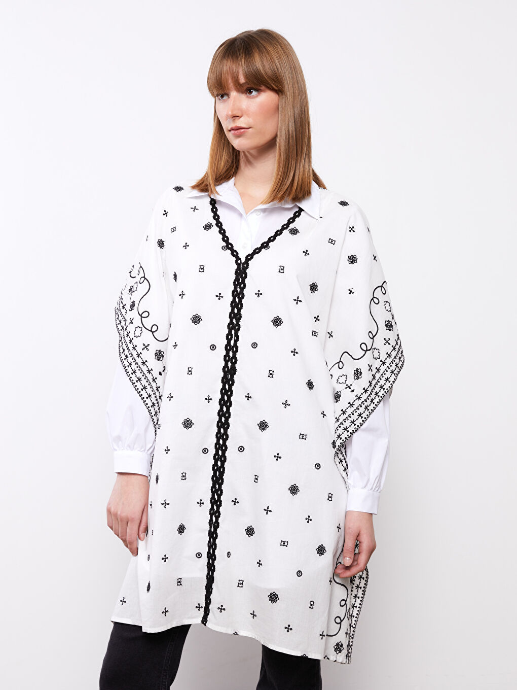 LCW Modest V-Ausschnitt Bestickte Kurzarm Oversize Tunika für Damen -S31705Z8-SJQ