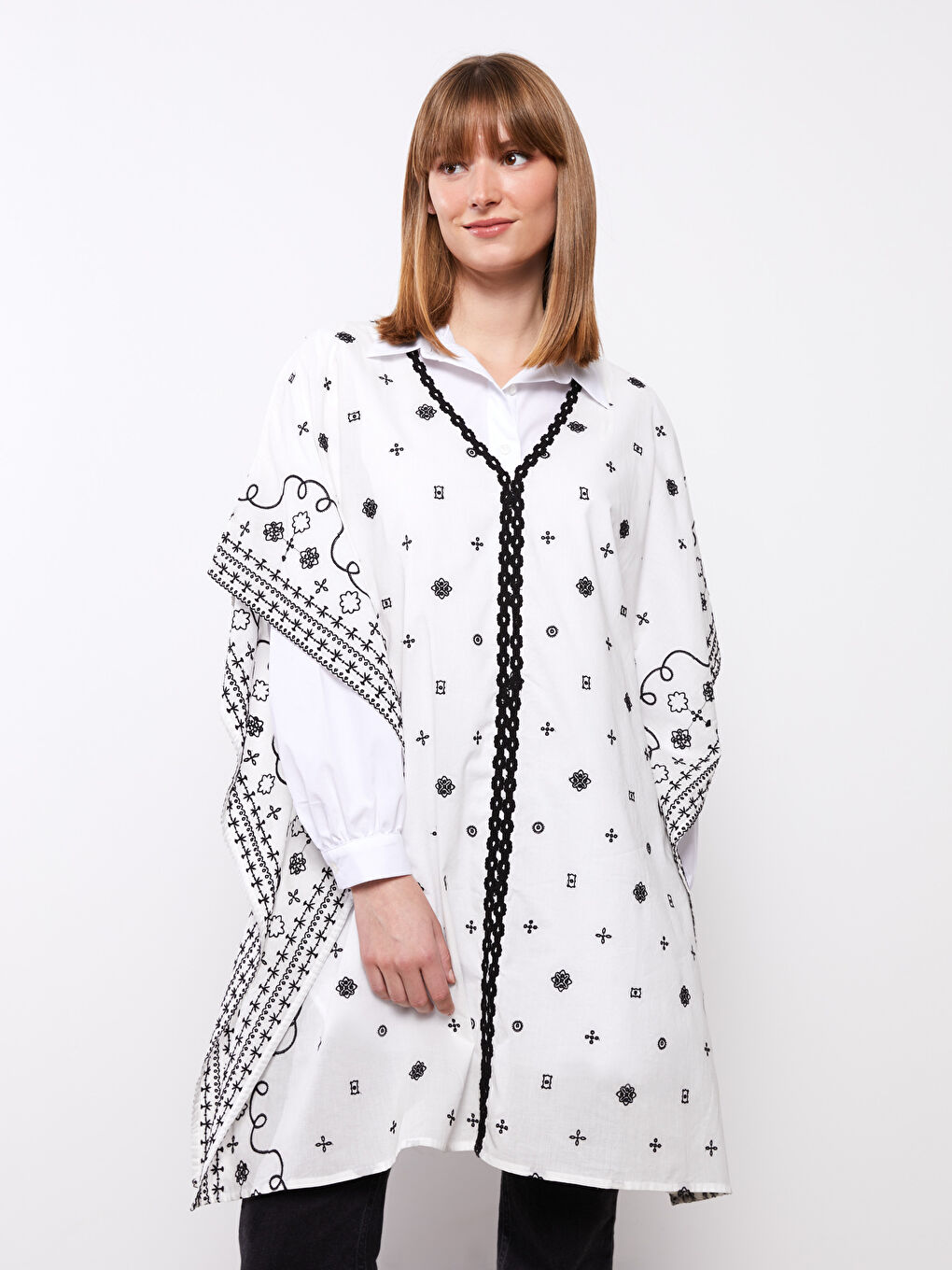 LCW Modest V-Ausschnitt Bestickte Kurzarm Oversize Tunika für Damen -S31705Z8-SJQ