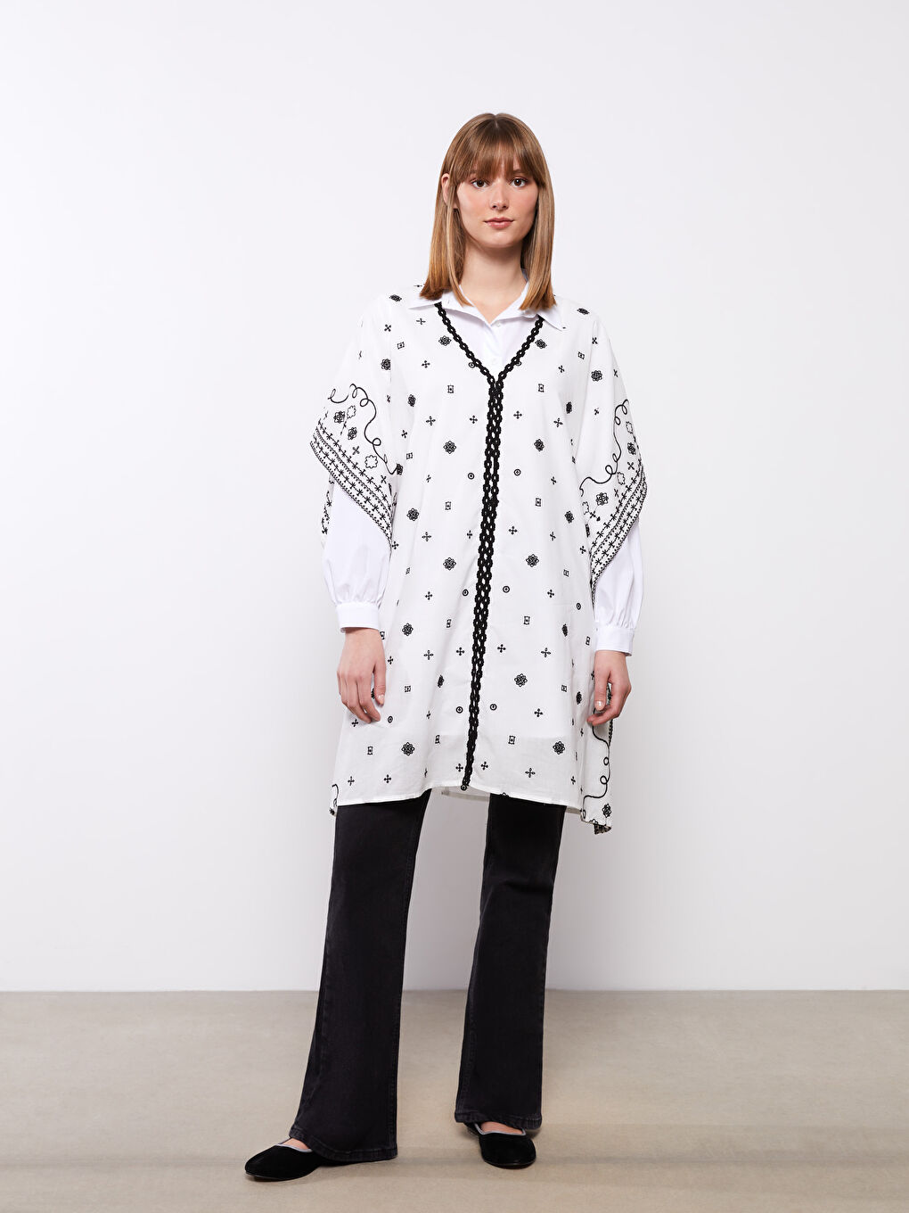 LCW Modest V-Ausschnitt Bestickte Kurzarm Oversize Tunika für Damen -S31705Z8-SJQ
