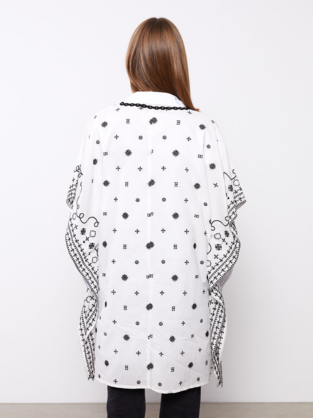 LCW Modest V-Ausschnitt Bestickte Kurzarm Oversize Tunika für Damen -S31705Z8-SJQ