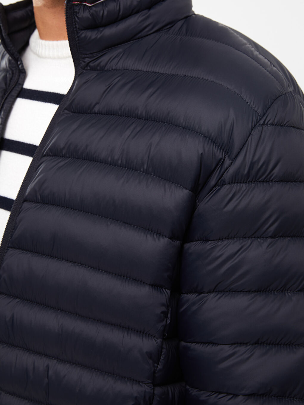 بالطو منتفخ بياقة قمع للرجال بمقاس عادي-3