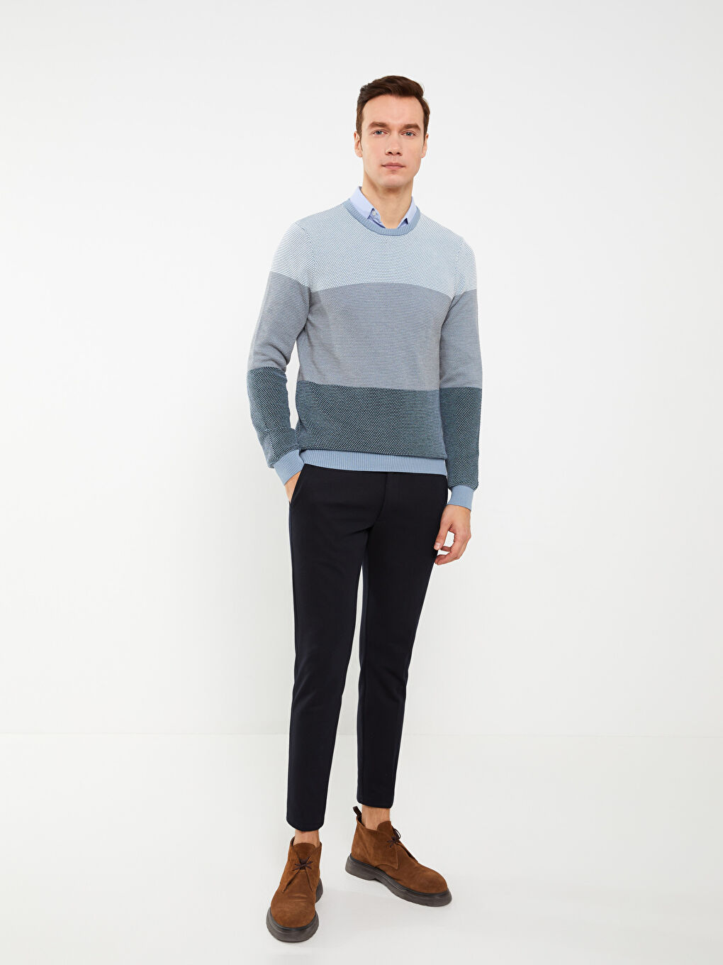 Мужской трикотажный свитер с круглым вырезом и длинными рукавами с цветовыми блоками-2