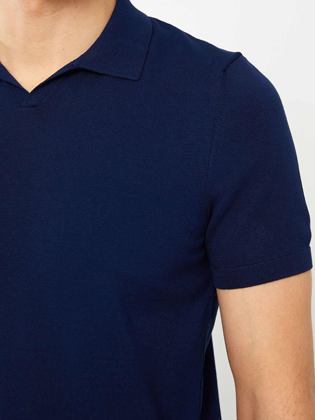 سترة تريكو بياقة بولو وكم قصير للرجال-3