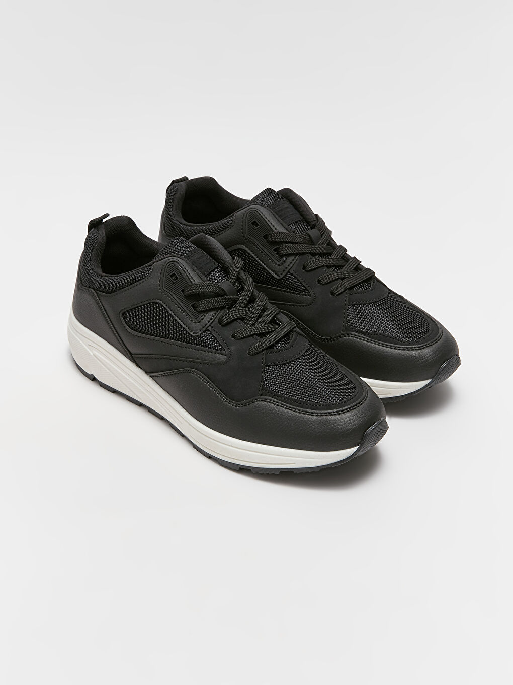 Siyah Deri Görünümlü Erkek Spor Ayakkabı