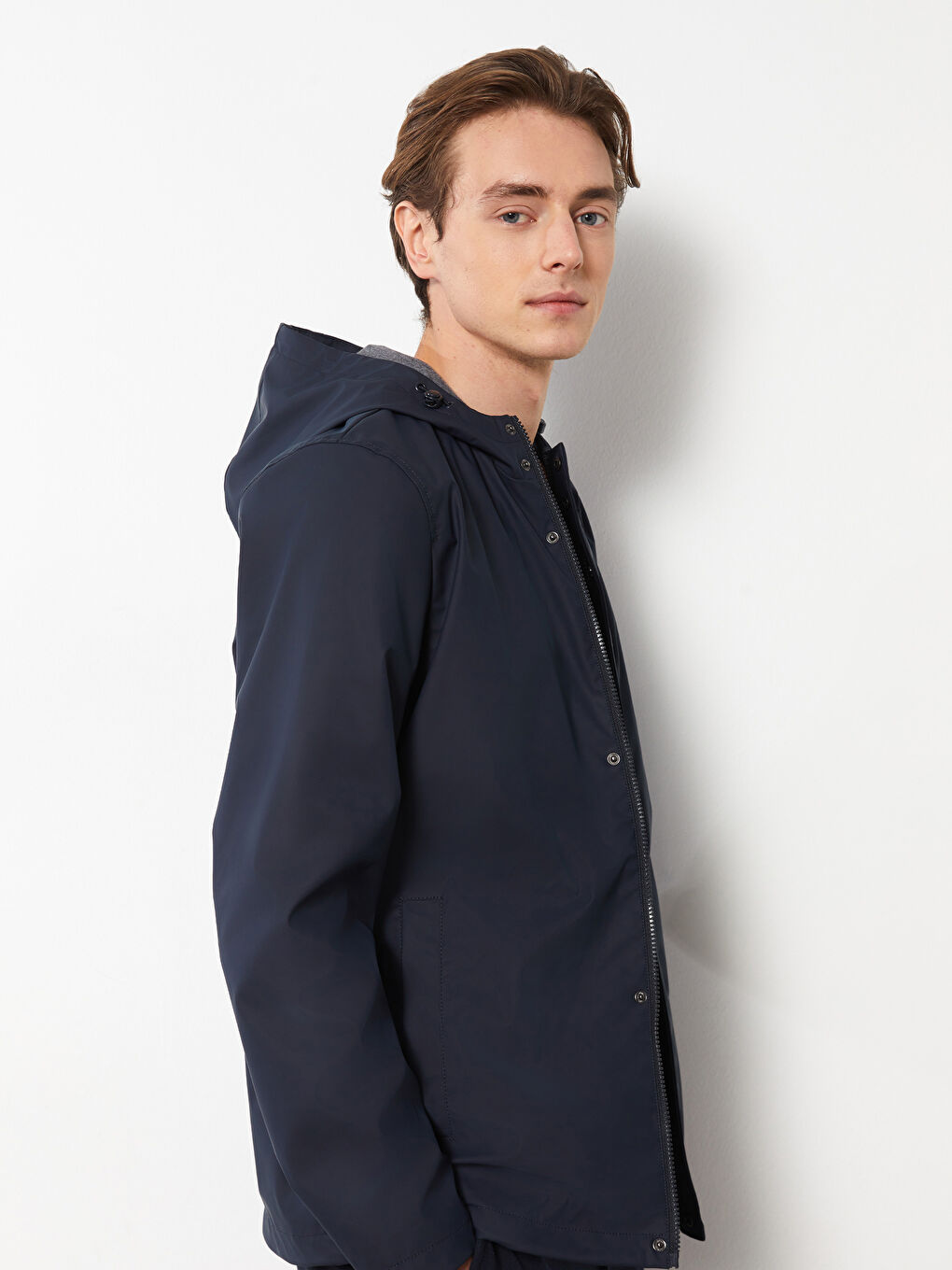 Мужская куртка стандартного кроя с капюшоном