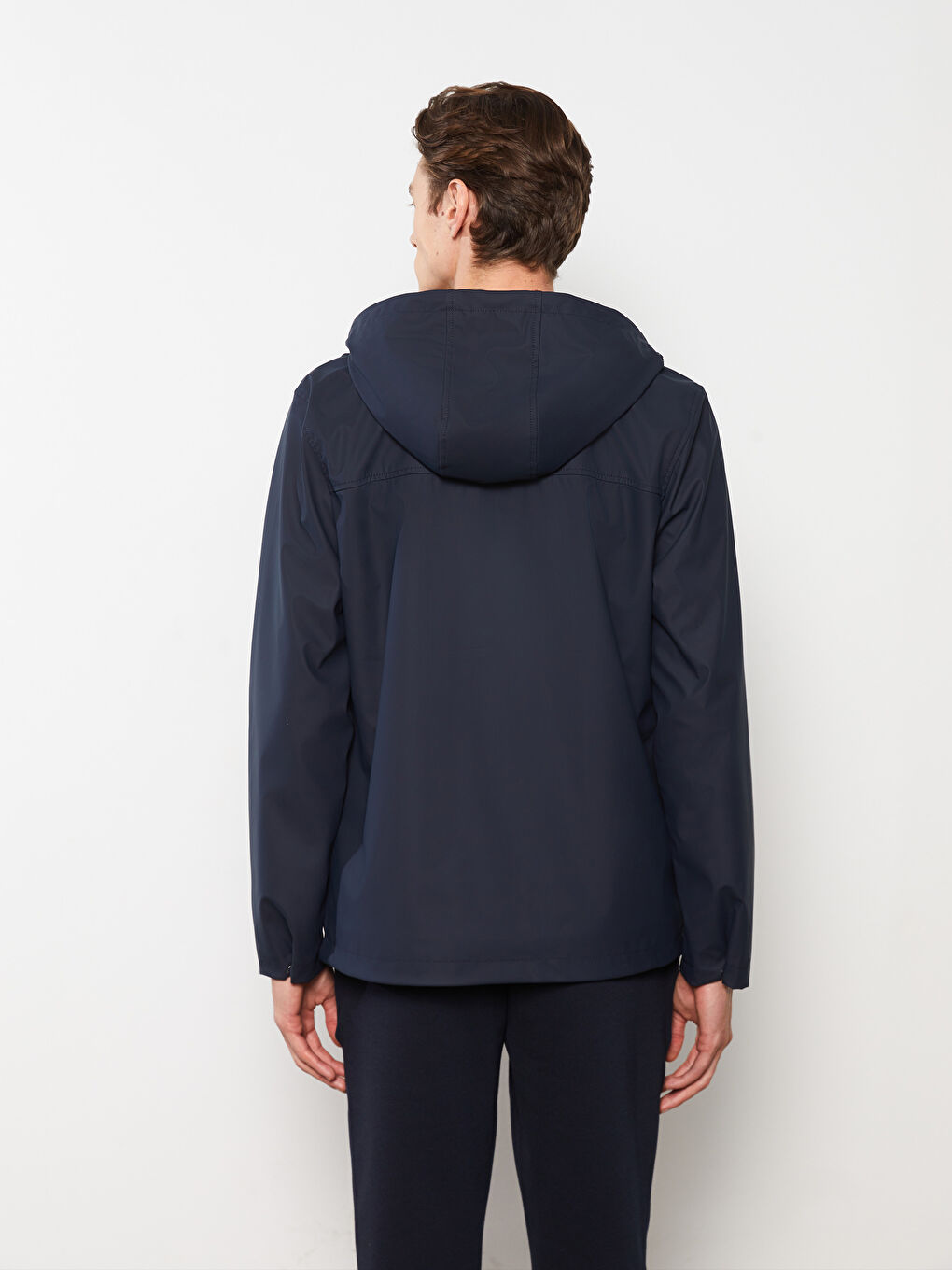 Мужская куртка стандартного кроя с капюшоном-4