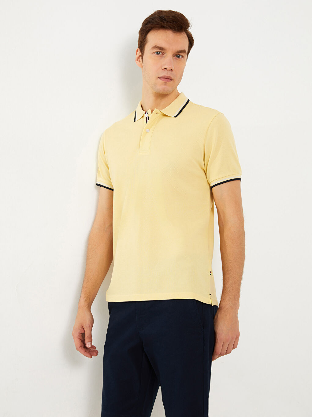 T-shirt en piqué à manches courtes et col polo pour homme-1